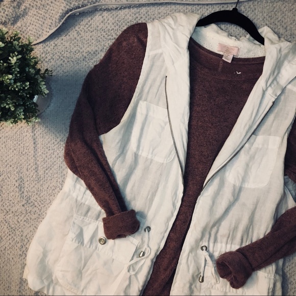 St. Tropez Jackets & Blazers - ST. TROPEZ adjustable white vest